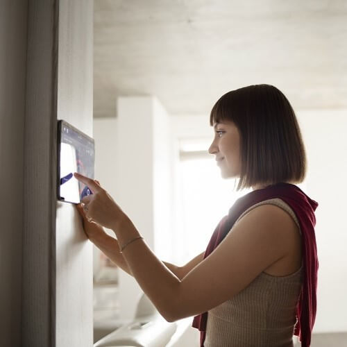 decides quién, cuándo y dónde