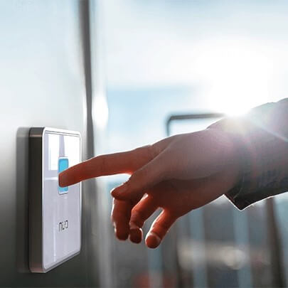 define: quién, cuándo y dónde entra